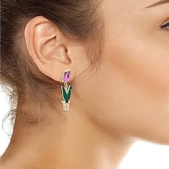 BETSEY JOHNSON Easter Mismatched Gold-Tone Pink Tulip Dangle Drop Earrings NWT - Picture 3 of 3